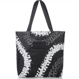 NWT ALOHA COLLECTION • Reversable Tote Bag - Puakenikeni